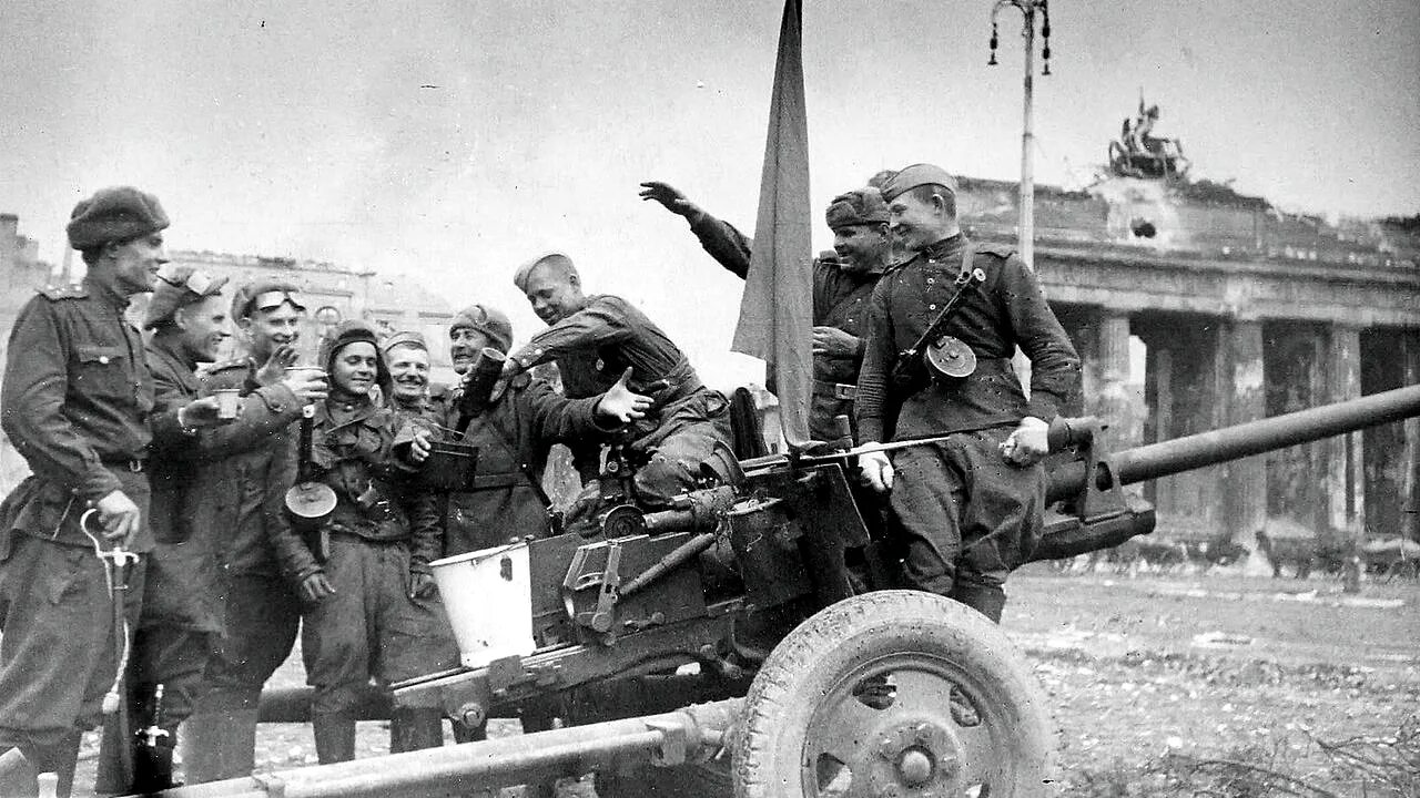 Военная картинка 1945. 45 Артиллерия ВОВ 1941-1945. Техника Победы Великой Отечественной войны 1941-1945. ЗИС-2 57-мм противотанковая пушка.