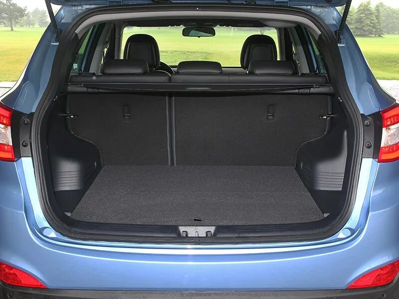 Багажник икс 5. Hyundai ix35 размер багажника. Габариты багажника Хендай ix35. Ix35 Hyundai ширина багажника. Hyundai ix35 2011 багажник.