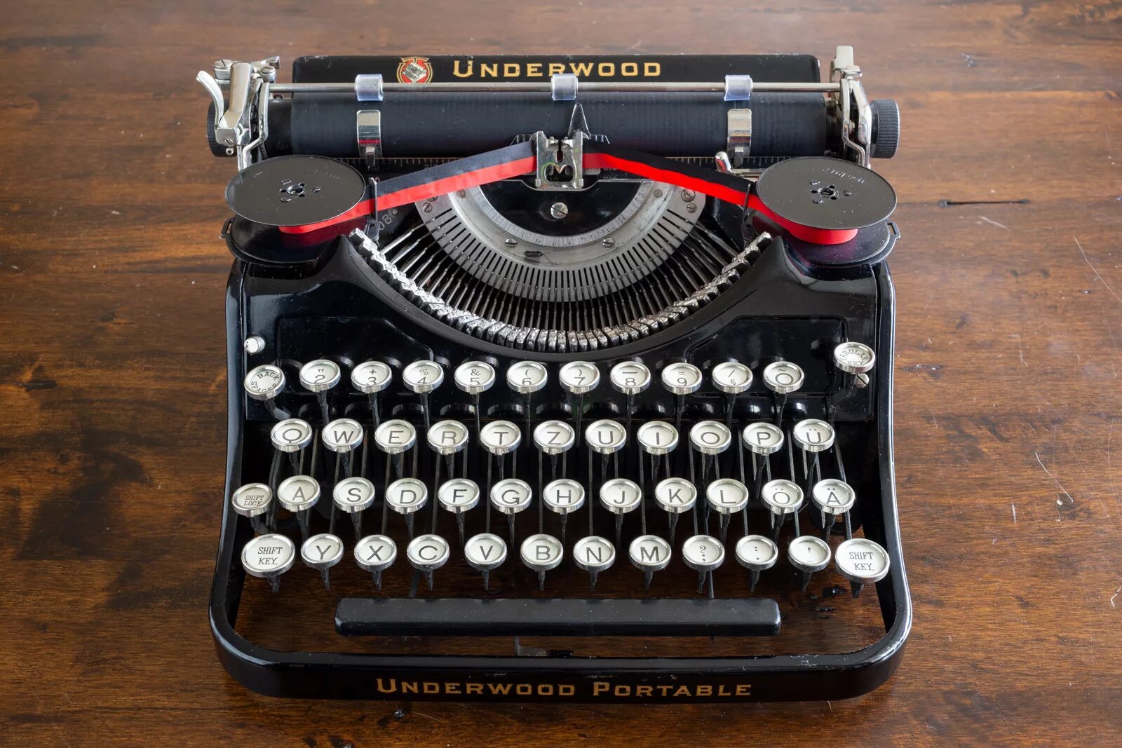 Ундервуд машинка. Пишущая машинка Underwood. Печатная машинка Underwood Standard. Печатная машинка Ундервуд история.