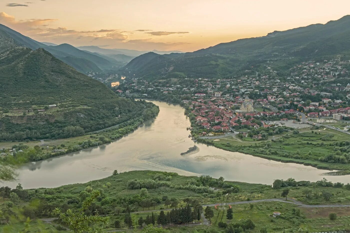 Кура грузия. Арагви Грузия. Арагви и кура. Арагви река. Мцхета Грузия.