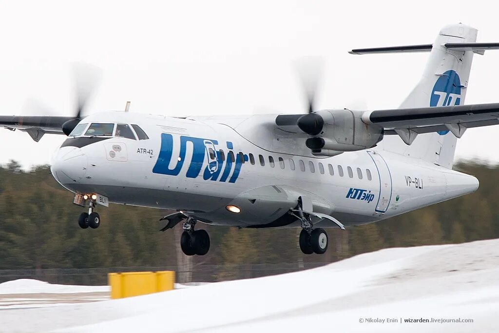 Атр 42. АТР 42/72. ATR 42 ЮТЭЙР. АТР 42 300 самолет. АТР 42/72 самолет.