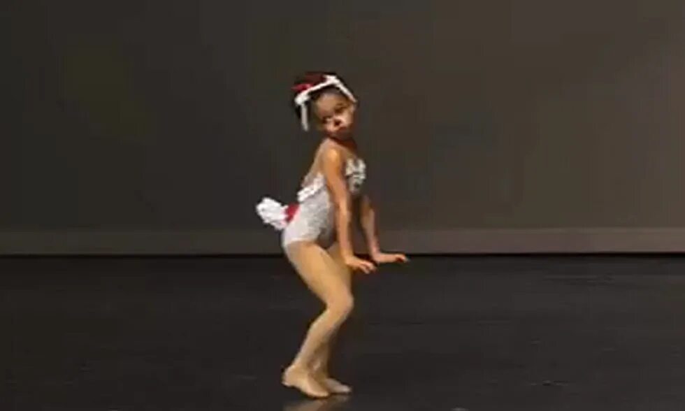 Asia Monet ray Dance moms. Азия из мамы в танце. Дочка из мамы в танце Кэти. Азия упала мамы в танце. Мамы в танце на русском 5