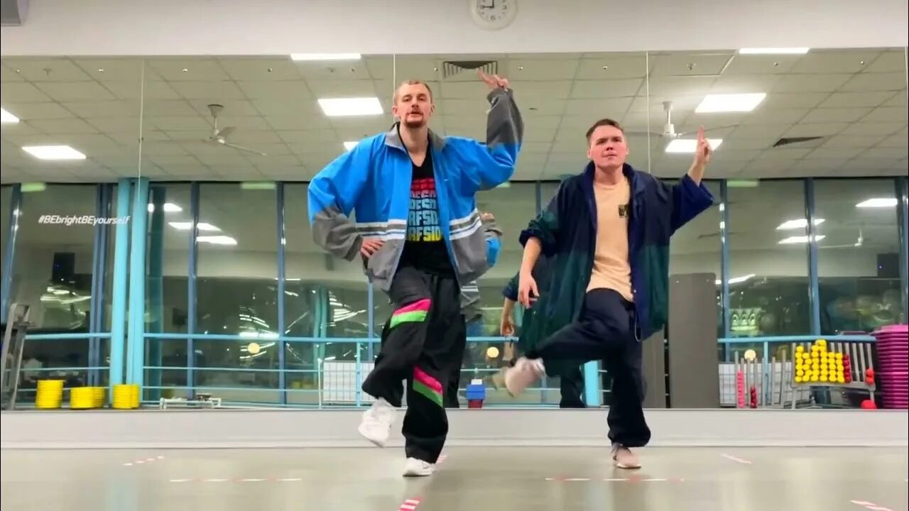 Скоробогатый гопник. Пацан не танцевал включили и он заджеркал. Tanir & tyomcha - потеряли пацана (премьера клипа 2021). Пацан не танцевал включили и он заджеркал. Потеряли пацана танец.