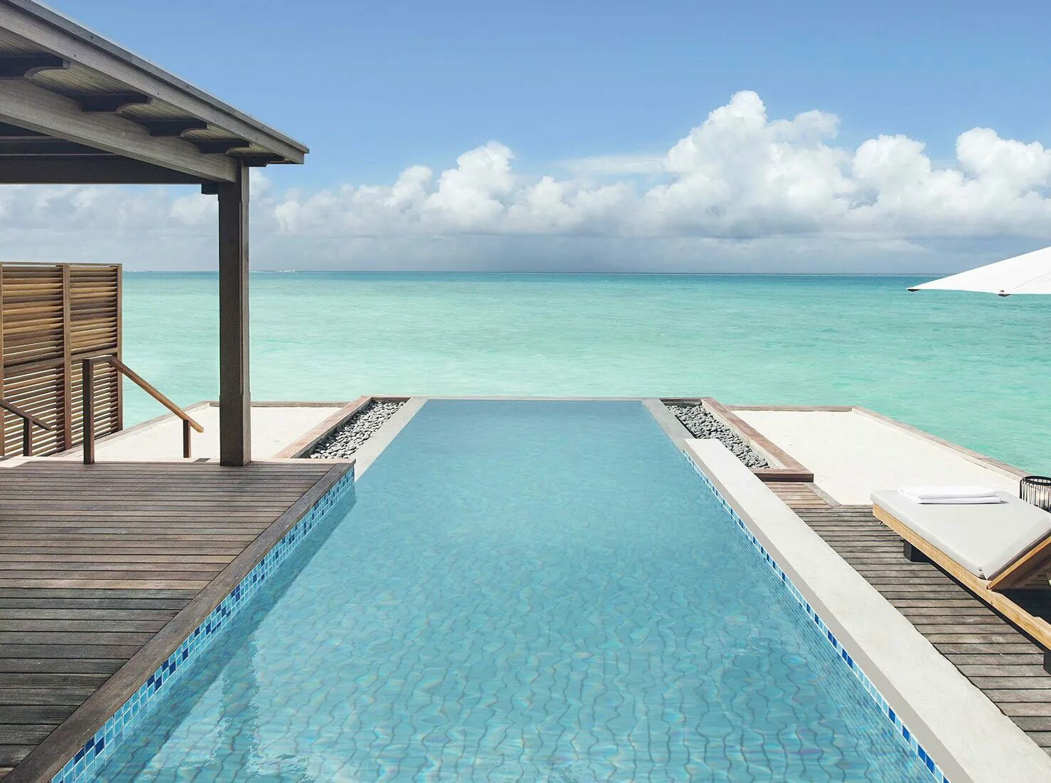 Отель с бассейном с видом на море. Fairmont Maldives 5. Парадайз Айленд Мальдивы новый бассейн. Кандуума Фуши Мальдивы. Water Villa Мальдивы.