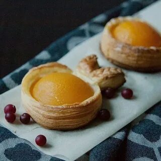 Булочка с персиком