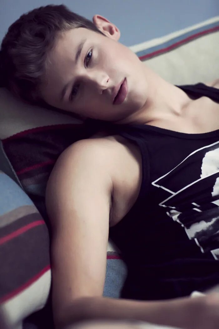 Любовь двух парней. Стонущие парни подростки. Бен якобсон. Мужчина стонет лицо. Стонущие парни подростки.