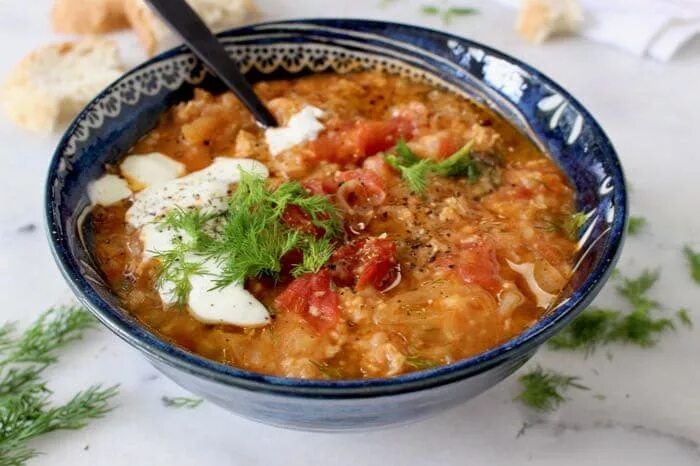 Суп из голубцов. Голубцы с бульоном. Суп с печенью говяжьей. Суп голубец. Голубцы суп.