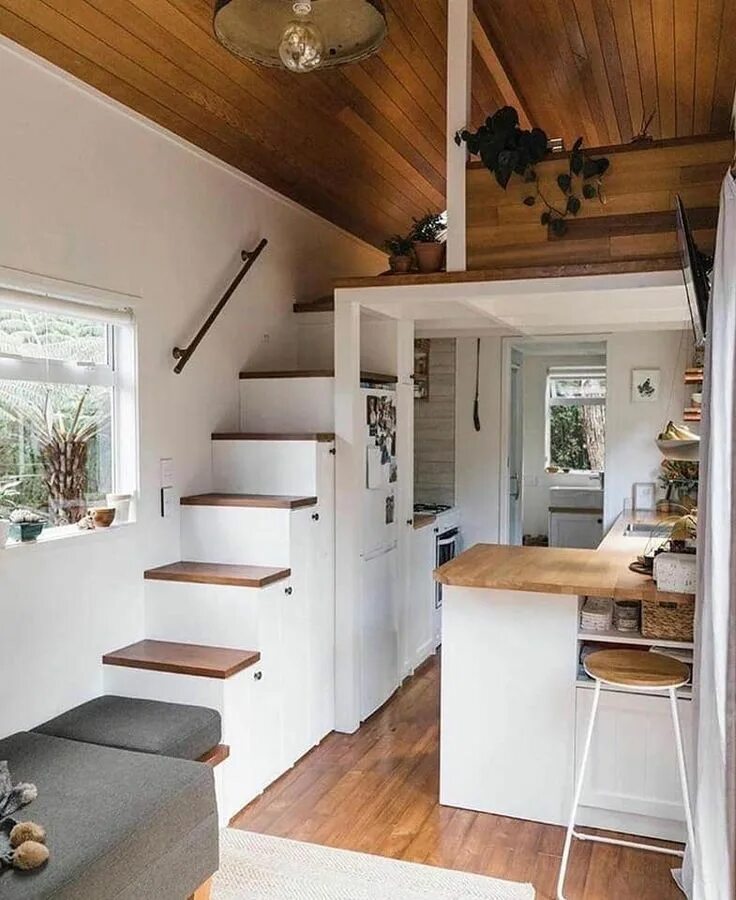 Tiny towns furniture. Tiny house 6х3. Дачный домик изнутри. Дизайн мини дома. Тини хаус микро дом планировка.