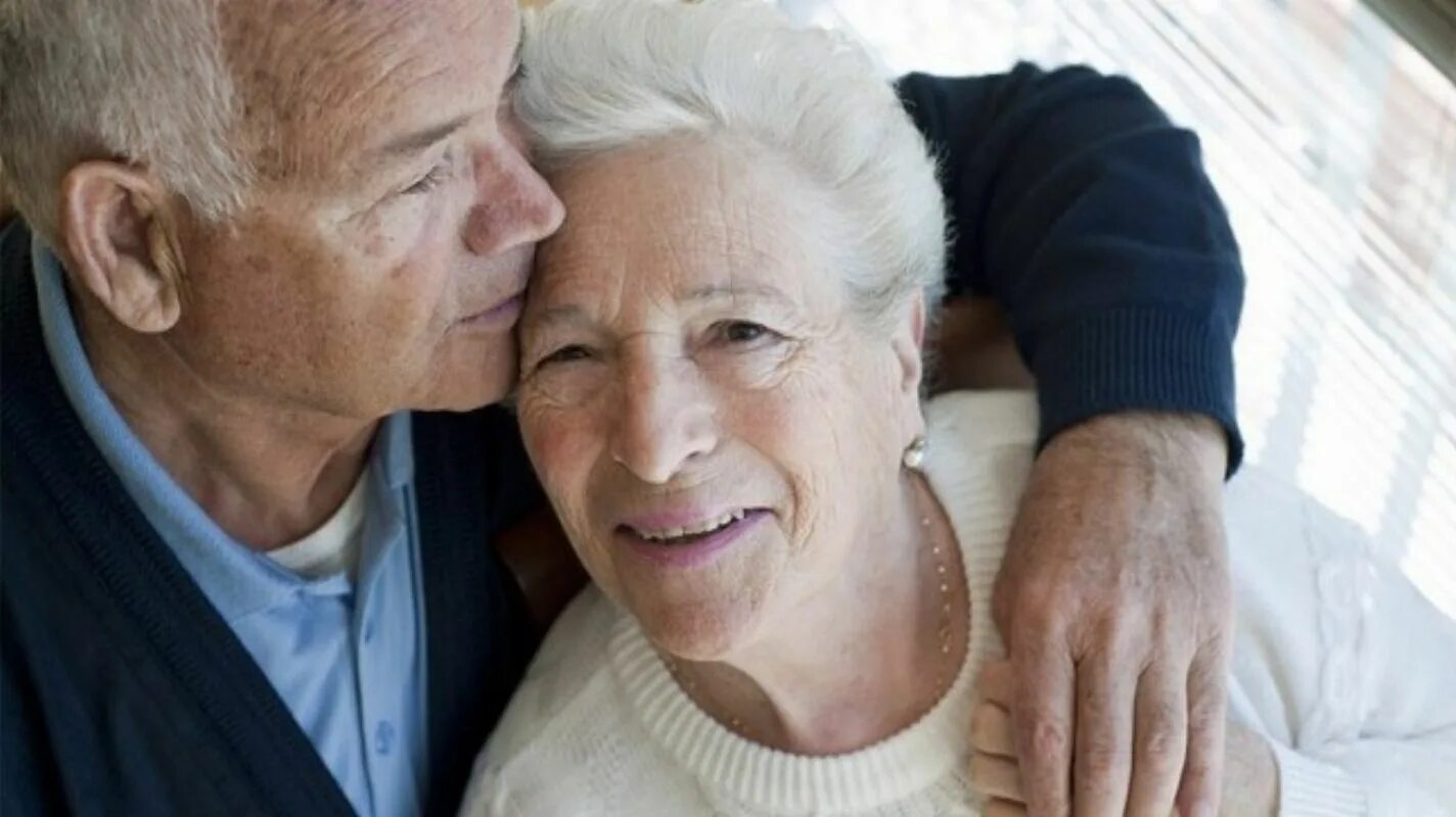 Лечение пожилых после 80. Пожилые люди. Фото пожилых людей. Старик с деменцией. Пожилой с Альцгеймером.