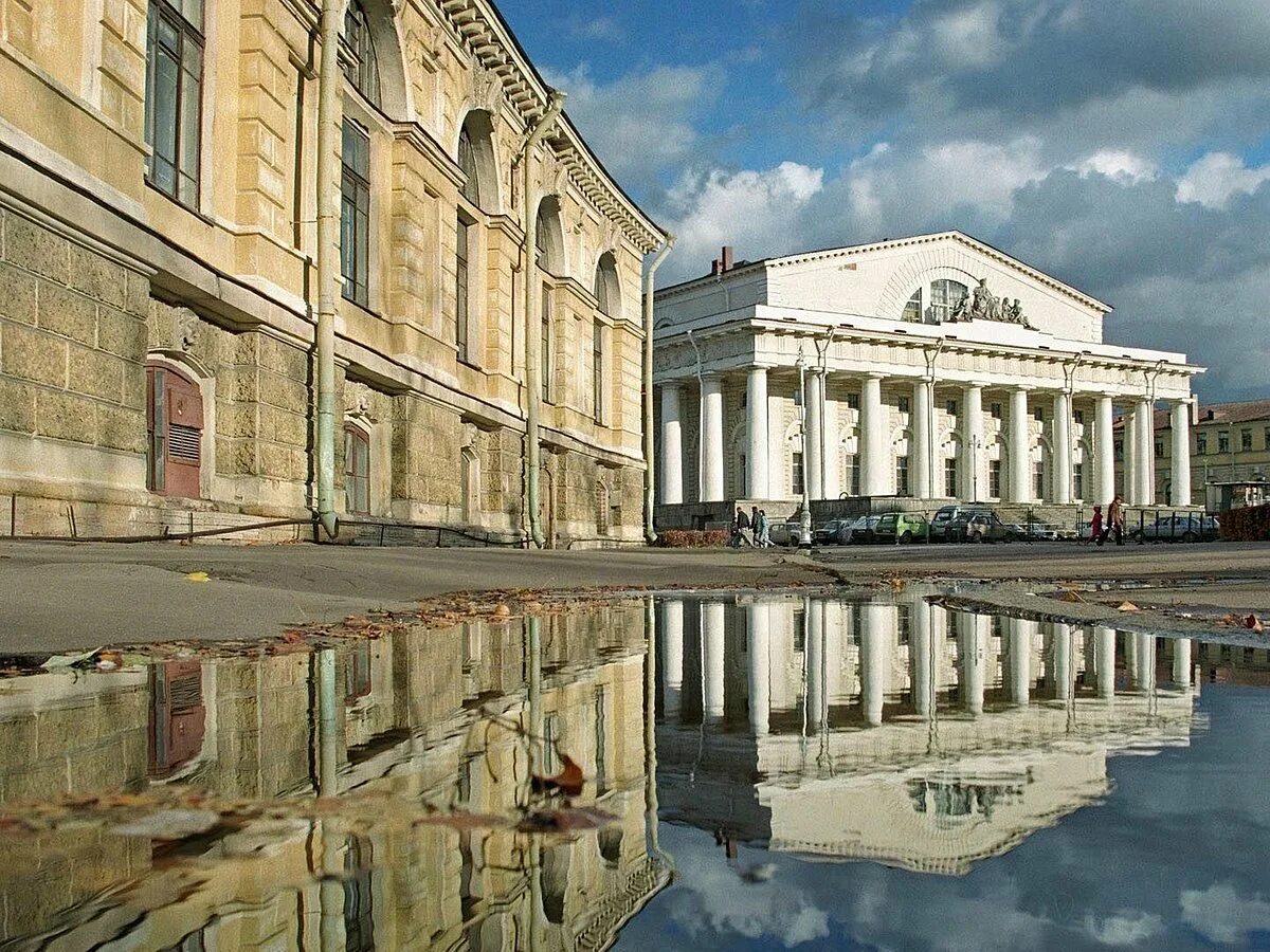 Стрелка Васильевского острова. Театр в Петербурге на Васильевском острове. Здание биржи на Васильевском острове.