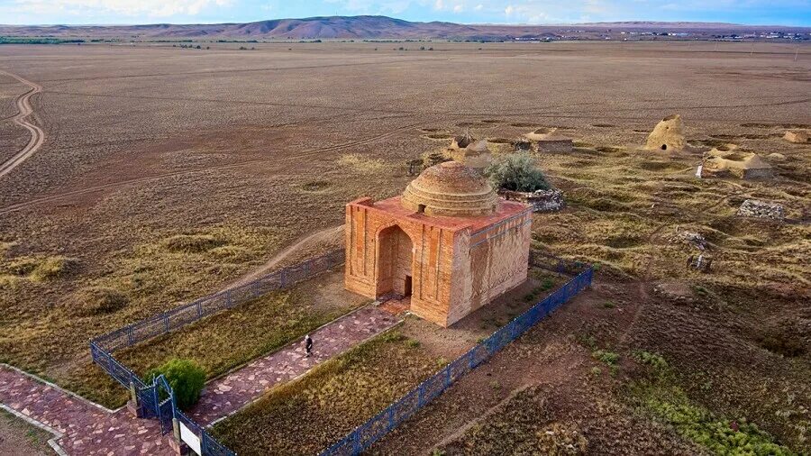 Джучи хан мавзолей. Алаш хана. Памятник джучи хана в казахстане. Алаш хана. Памятники казахским ханом.