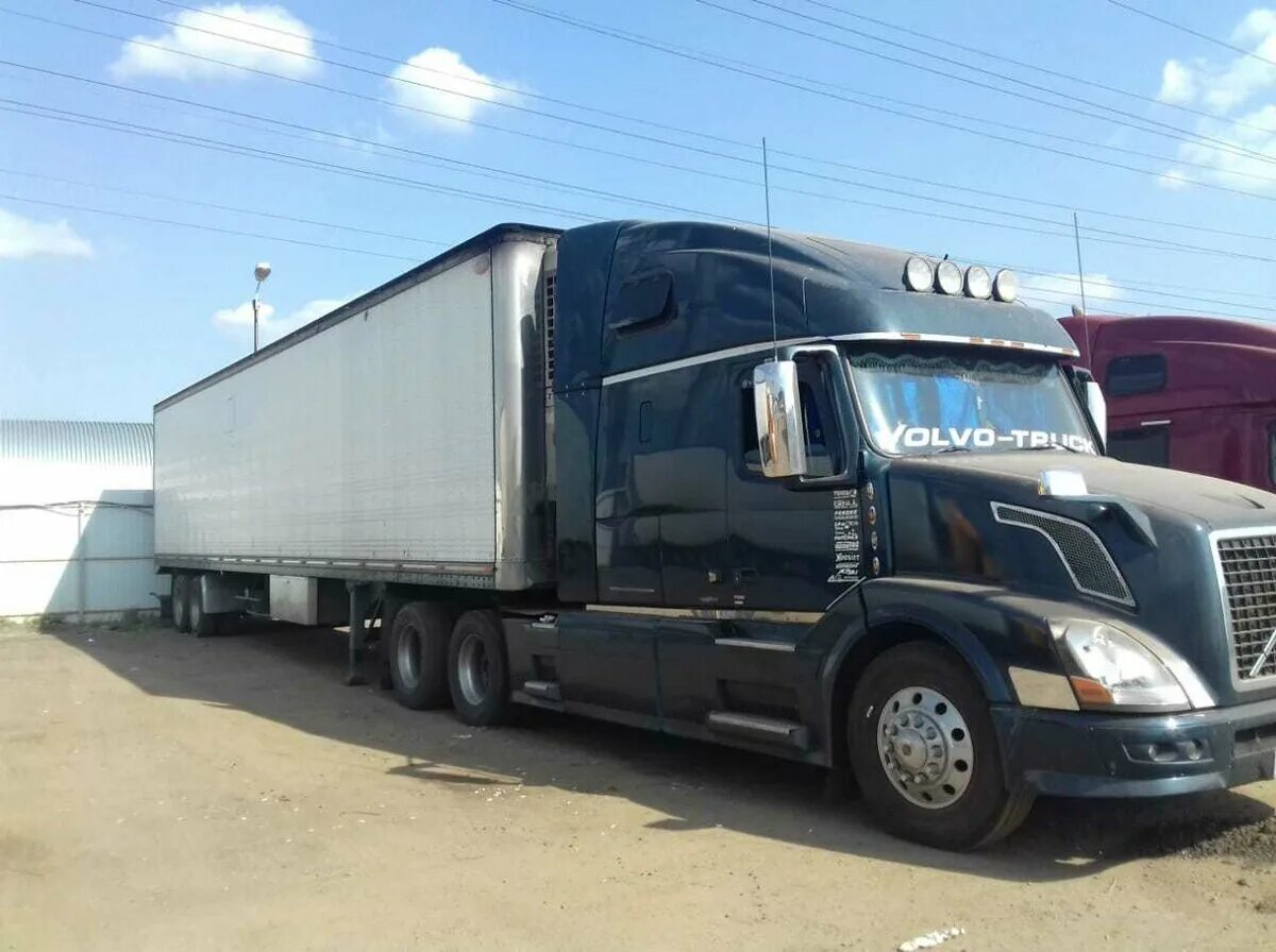 Volvo VNL 2004. Вольво внл 2004. Volvo VNL 670 2004. Volvo VNL 780 С прицепом. Авито купить седельный тягач с пробегом