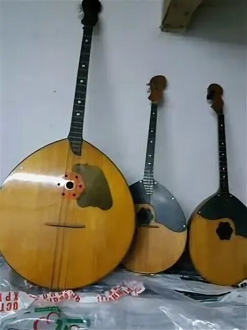 Домра малая doff f301. Домра струнный музыкальный инструмент. Домра струнный музыкальный инструмент. Домра струнные щипковые музыкальные инструменты. 2 домра.