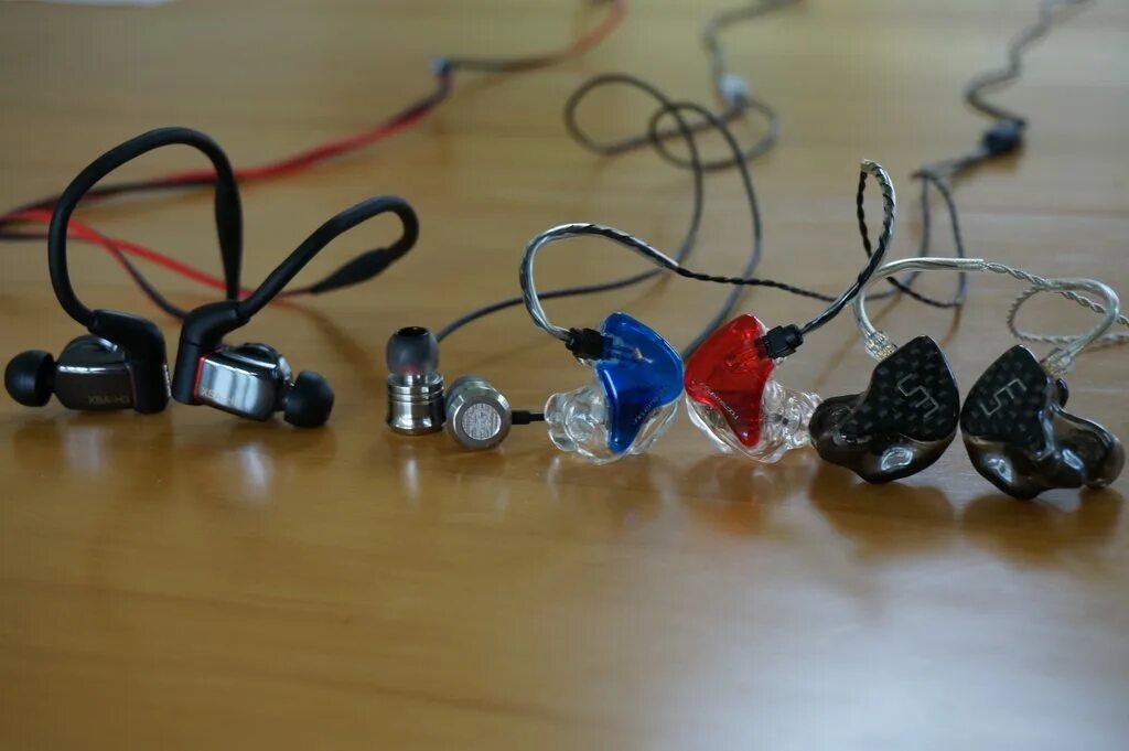 Топ iem. Топ iem наушников. лучшие вакуумные наушники. дорогие вакуумные наушники. гибридные внутриканальные наушники.