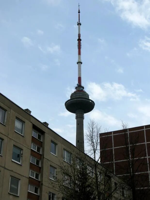 Телебашня таллин. Вильнюс телебашня. Телебашня вильнюс 2020. Телебашня вильнюс 2020. Телебашня литва.