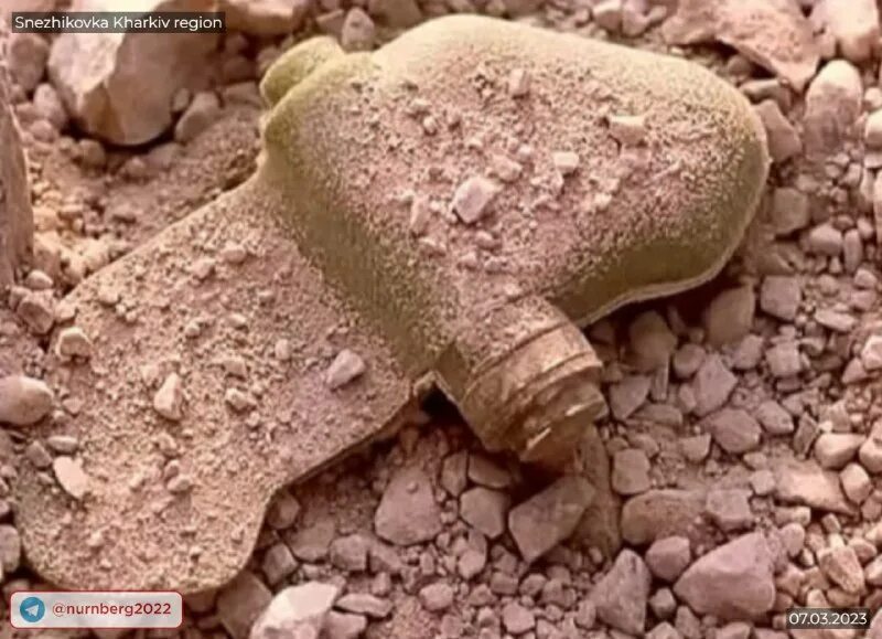 Мина пфм-1. Мины лепестки на украине. Прыгающие противотанковые мины пткм-1р. Тм-57 противотанковая мина учебная. Противотанковая мина.