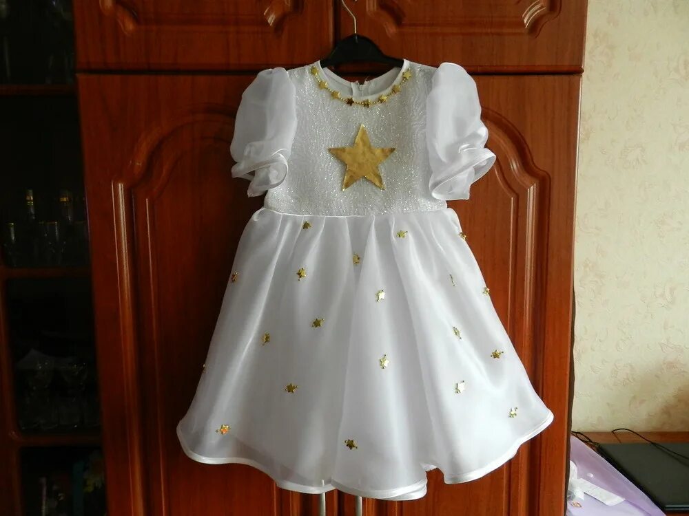 костюм звездочки для девочки. платье на новый год для девочки 4 года белое. новогоднее платье звездочка для девочки. платье со звездами для девочки. платье со звездочками для девушки.