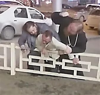 Покойный дерется