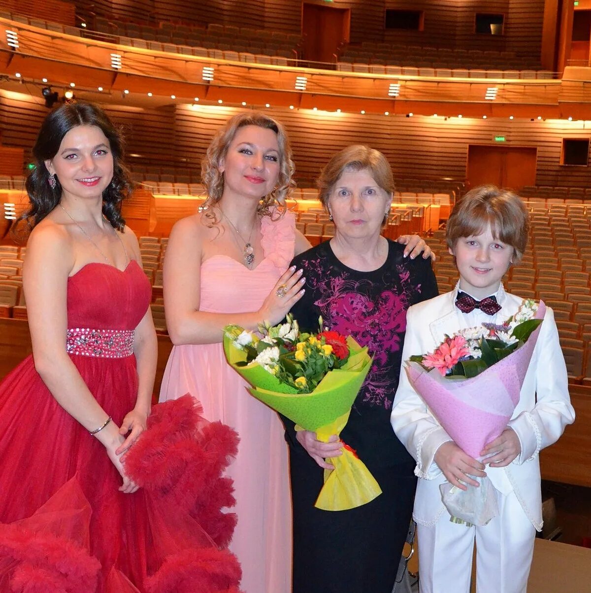 аничкин дворец лицей. педагог дворец творчества. лучший педагог. горнова любовь александровна преподаватель. 34 лицей майкоп новое здание.