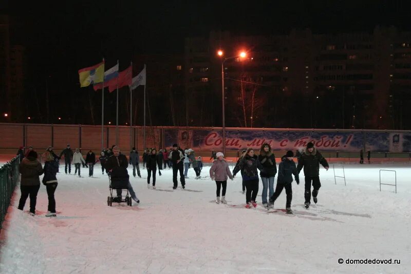 Стадион авангард пермь каток. Каток авангард пермь. Мачох покатушки на коньках. Каток на ярмарке нижний новгород. Стадион авангард пермь каток.