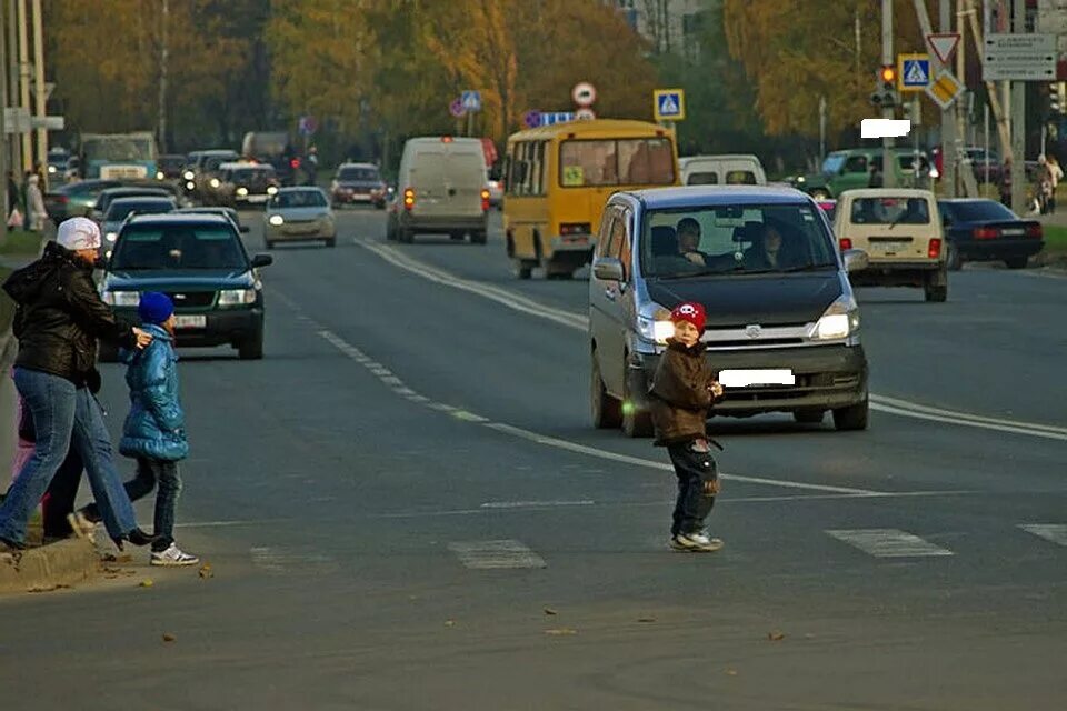 Неожиданно остановиться. Проезжая часть для детей. Дети на дороге. Школьники перебегают дорогу. Пешеход перебегает дорогу в неположенном месте.