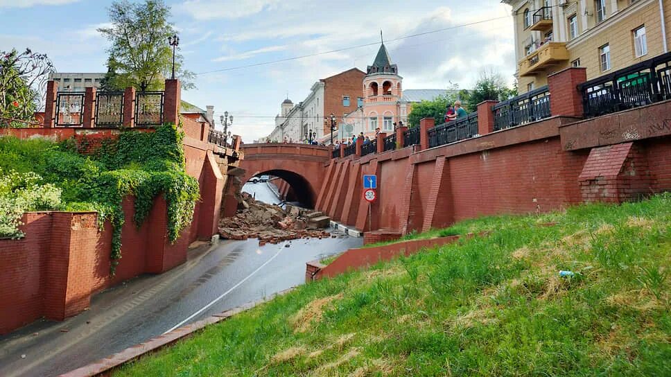 Каменный мост воронеж. Каменный мост воронеж архивноетфото. Каменный мост воронеж 19 век. Разрушенная стена. Каменный мост воронеж 1826.