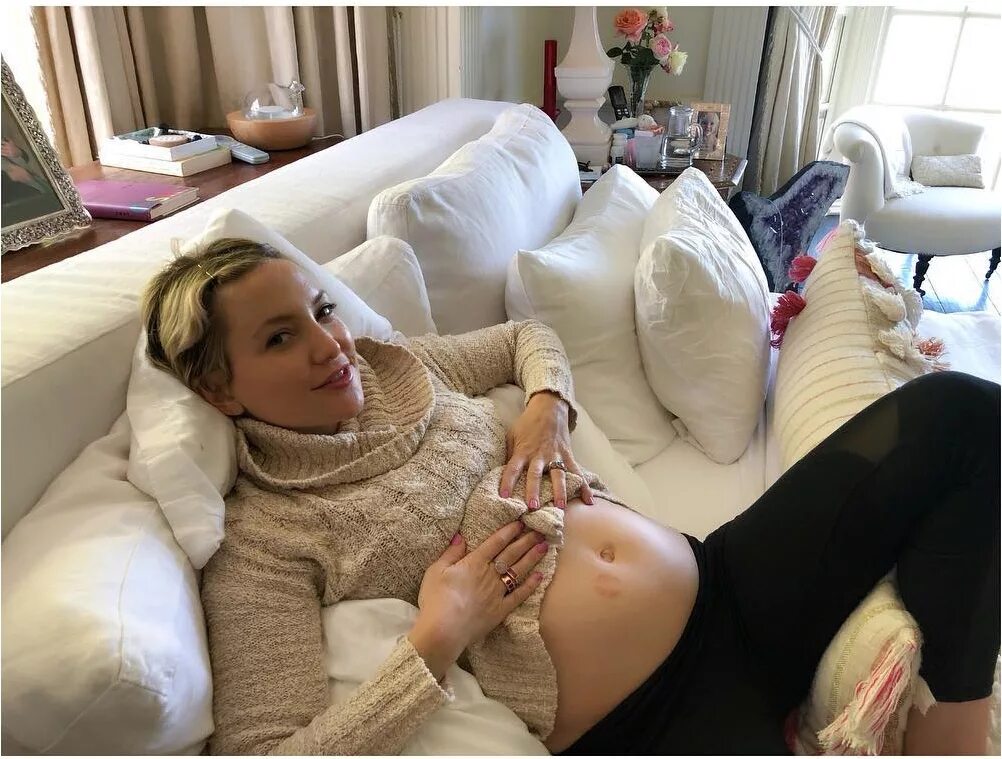 Диаз стала мамой. Кейт Хадсон беременна. Кейт Хадсон дочь. Kate Hudson pregnant.