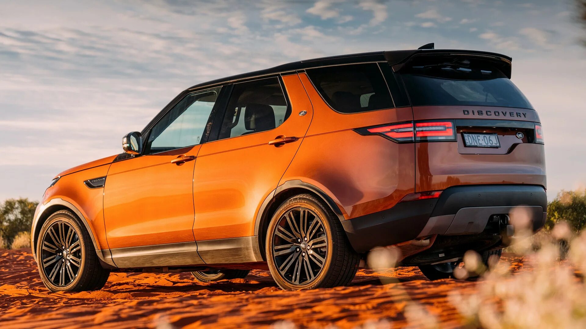 First discovery. Land Rover Discovery 5. Ленд Ровер Дискавери 2017. Land Rover Discovery 5 first Edition. Дискавери 5 2017.