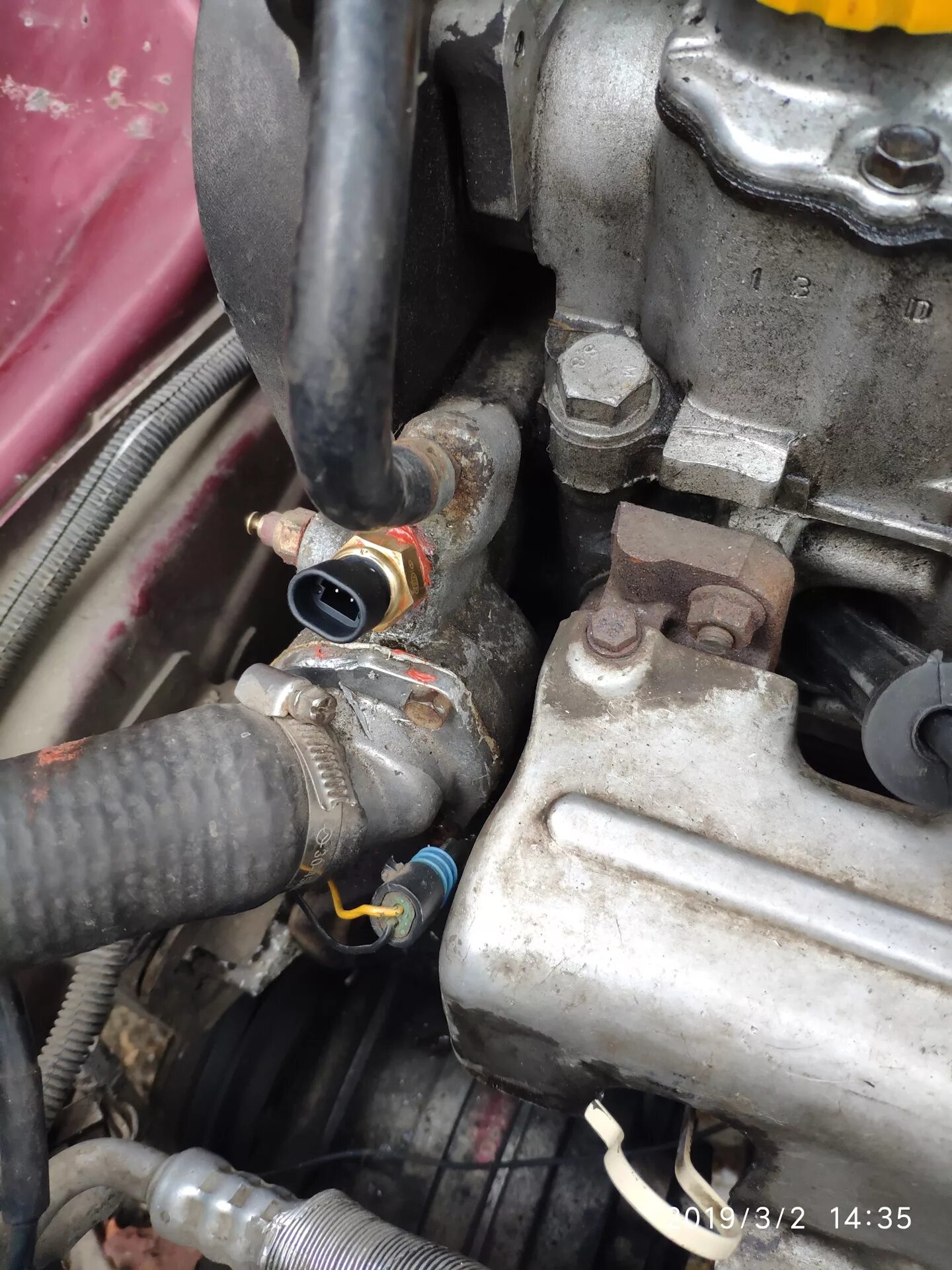 Где находится датчик температуры нексия Removal and installation of the Daewoo Nexia N150 air filter