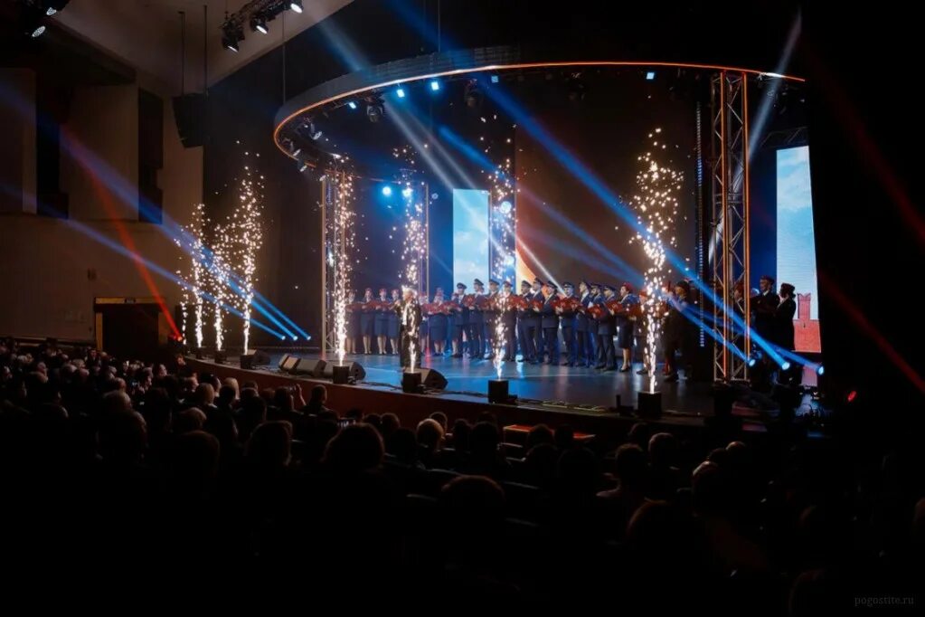 Барклая 9 театр рюминой. 6. Урбан флакон москва. Государственный кремлевский дворец зал. Концертный зал москва метро.