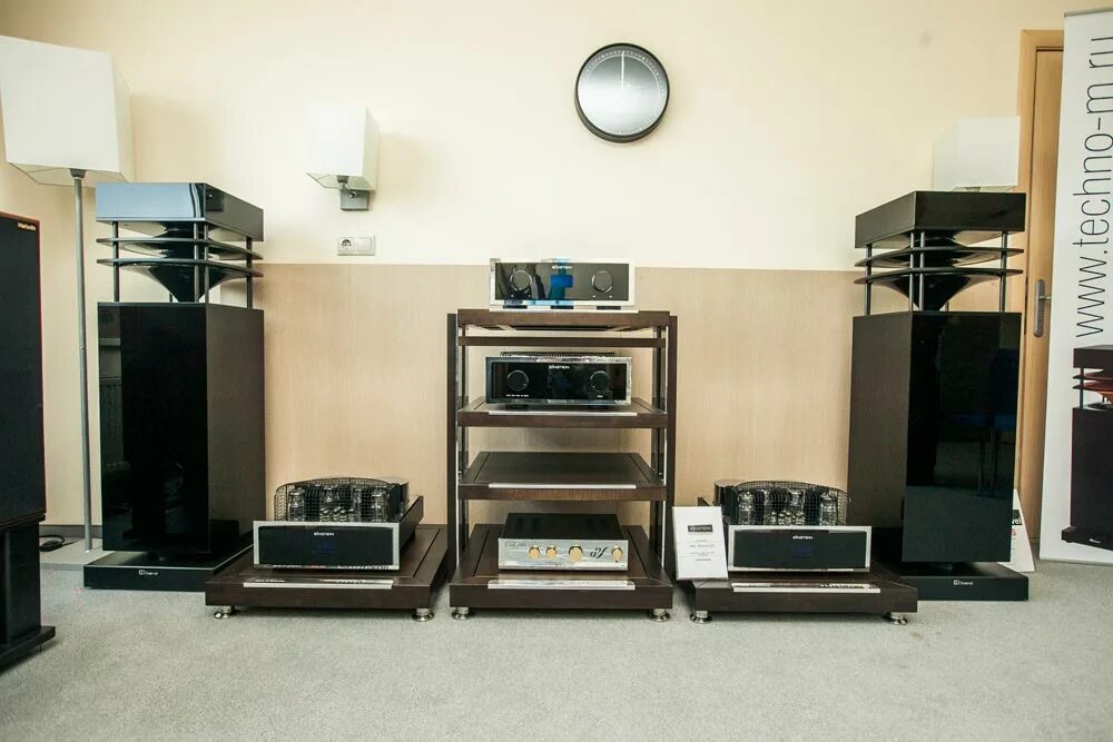 Хай фай акустика. Hifi магазин. Hifi магазин. Hifi магазин. Хай фай магазин.