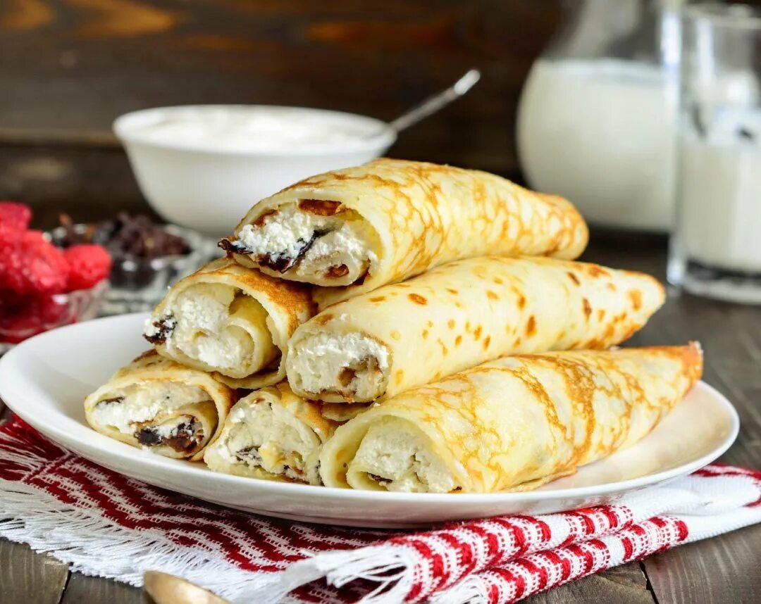 Как приготовить творог для блинчиков. Kbys c ndjhjujv. Блины с творогом домашние. Подача блинов с творогом. Как приготовить творог для блинчиков.