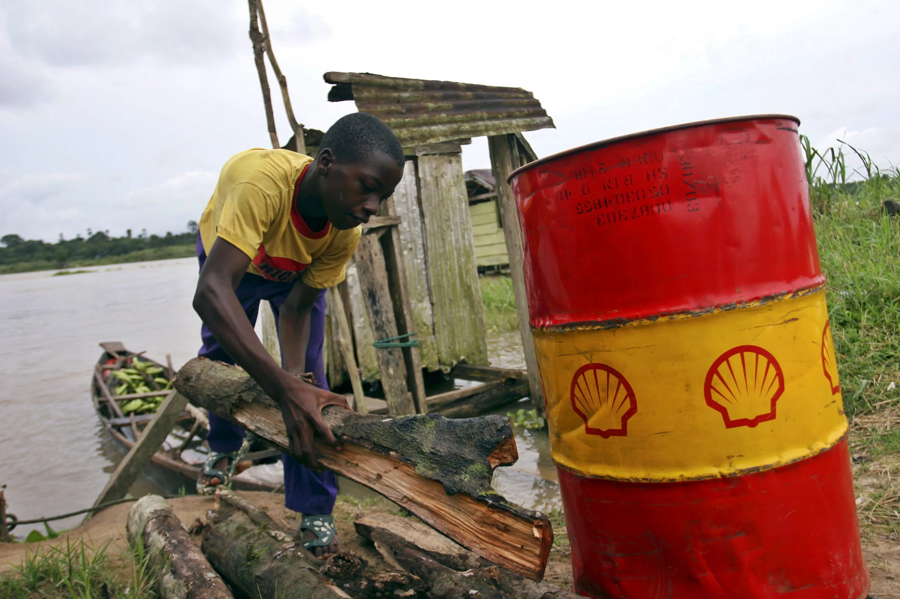 Нигерия загрязнение. Nigeria oil. Нигерия нефть. Добыча нефти. Нефтедобыча в нигерии.
