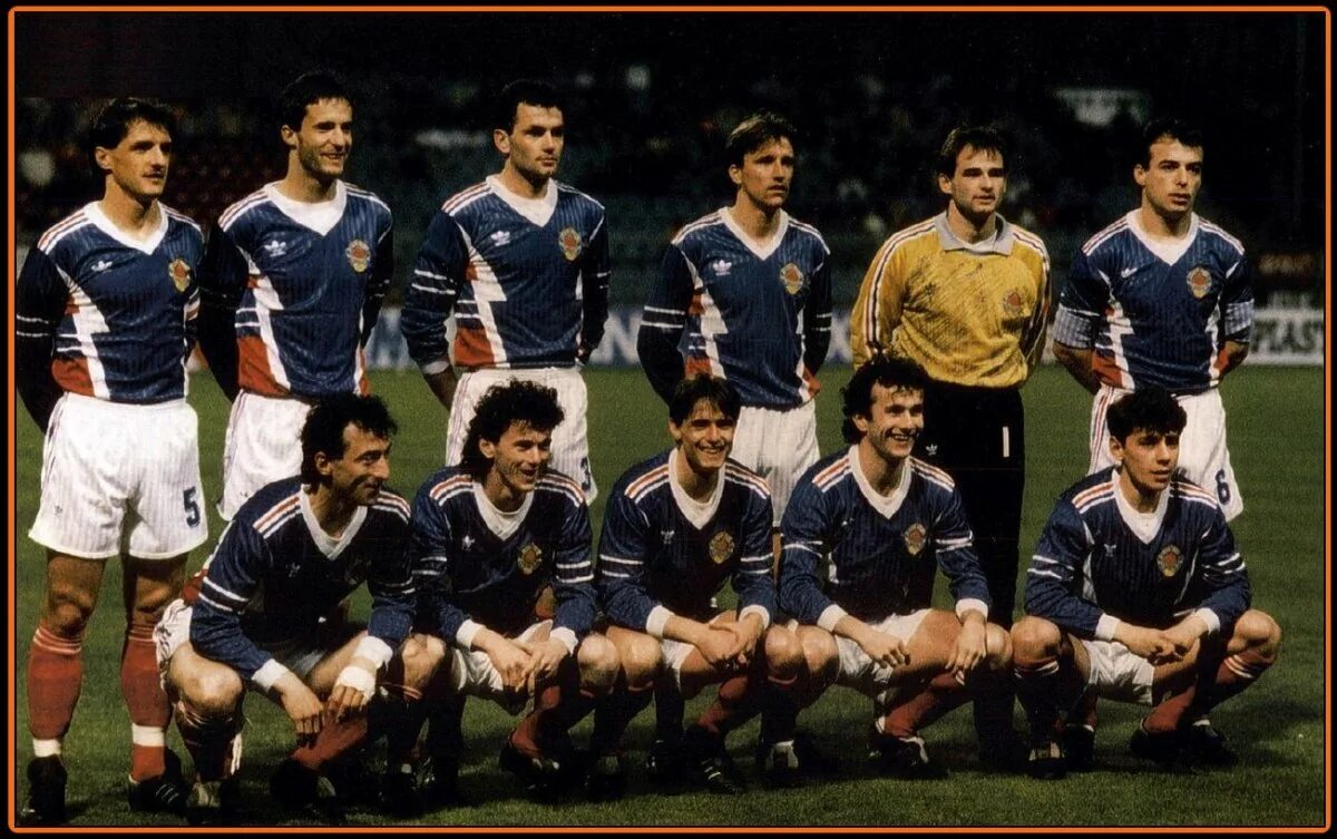 Нападающий югославии. Сборная югославии 1992. yugoslavia team 1990 года. сборная югославии чм 1990. сборная югославия 1974.