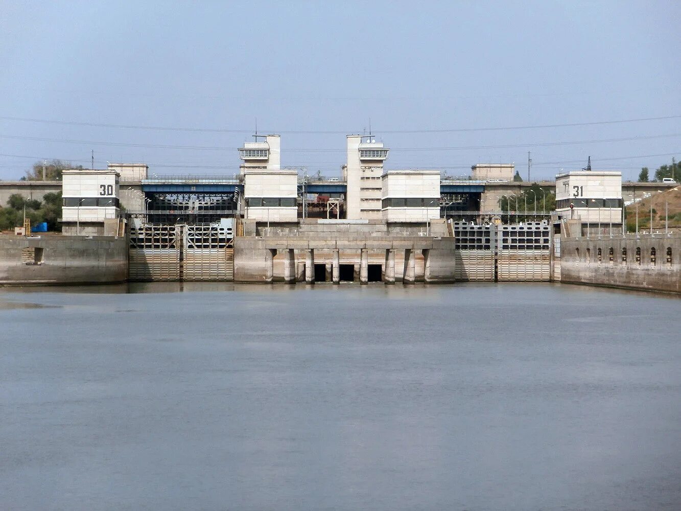 Шлюзы волжской гэс. Шлюз 30. Волгоградский гидроузел шлюз. Городецкий гидроузел. Шлюз на волгоградской гэс.