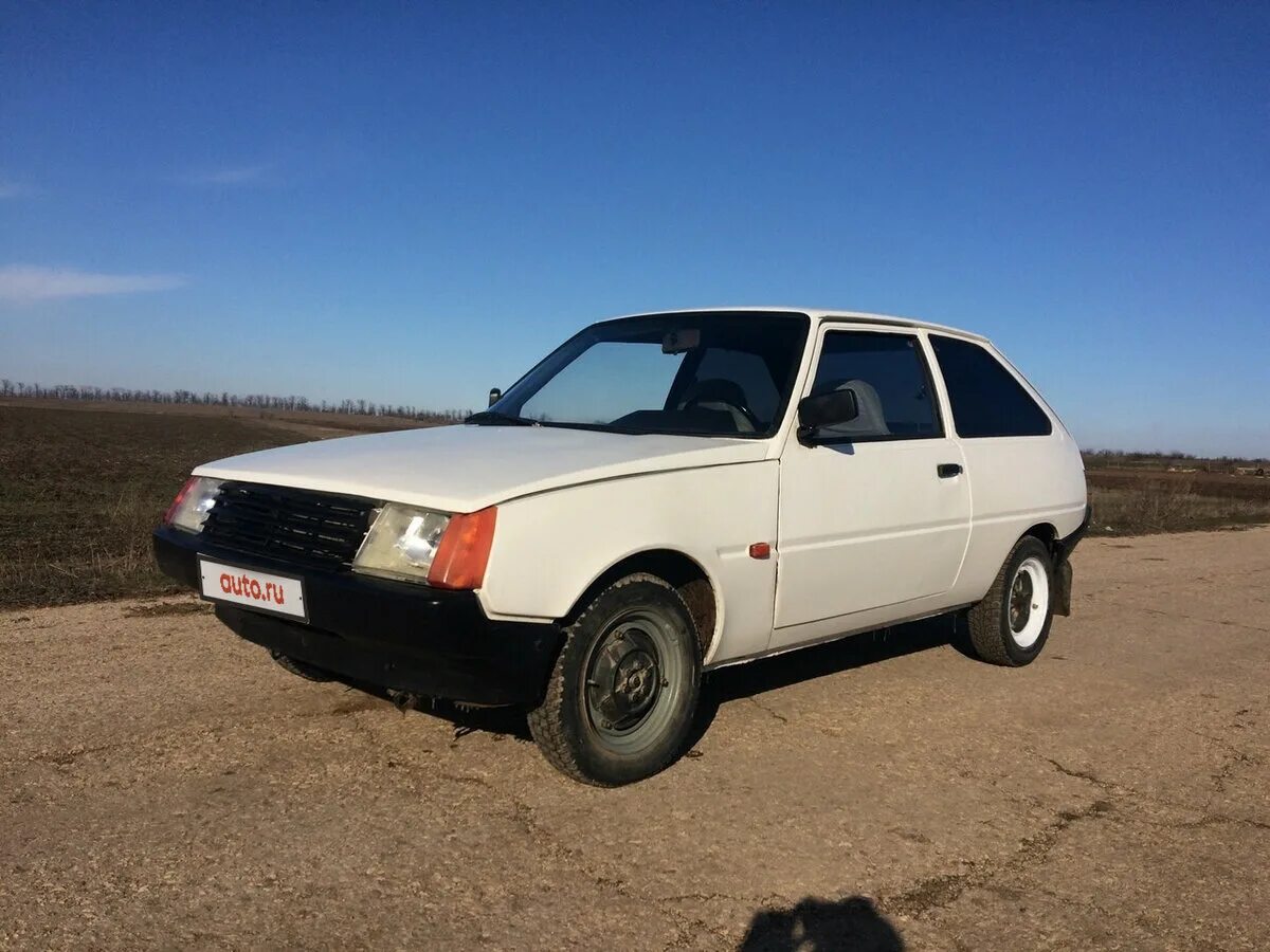 Таврия омск. ЗАЗ-1102 «Таврия». ЗАЗ Таврия белая. ЗАЗ Таврия 1102 белая тонированная. Таврия 1102 белая.