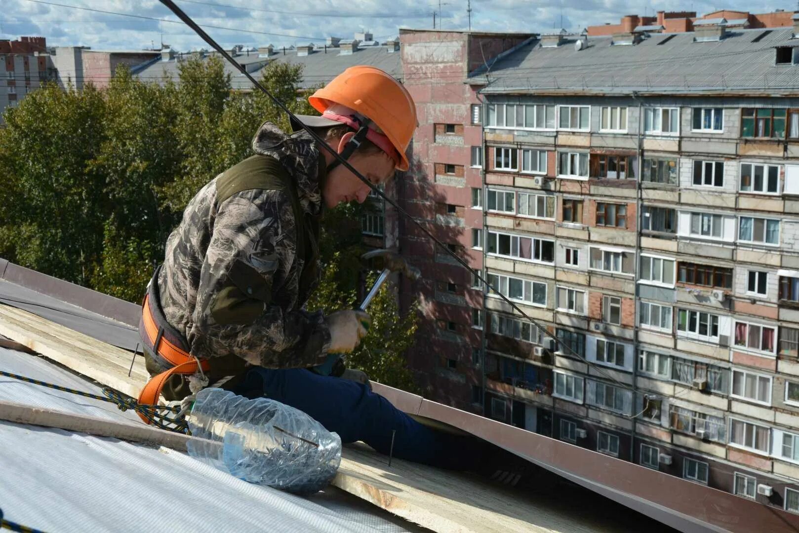 Капремонт кровли. Крыши многоквартирных домов. Кровля в многоквартирном доме. Крыши многоэтажных домов. Что является капитальным ремонтом