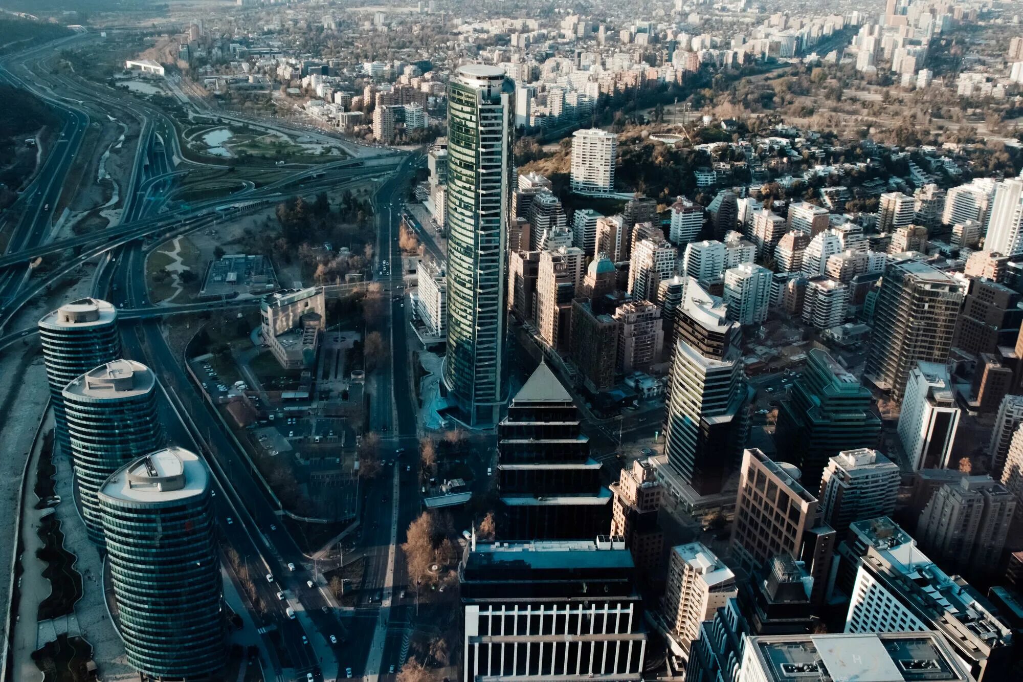 Santiago 2. Площадь пласса-де-арма сантьяго чили. Сантьяго небоскребы. Santiago 2. Сантьяго фото города.