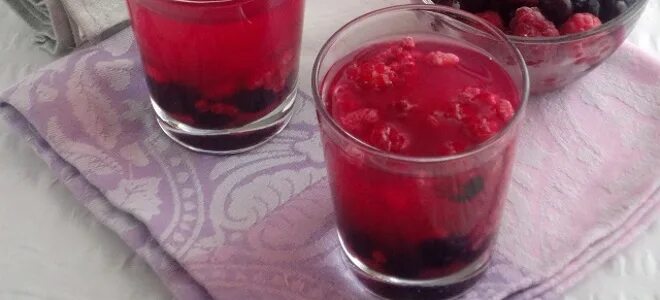 Кисель из замороженных ягод и кукурузного крахмала. Как сварить кисель из крахмала и замороженных ягод пошаговое. кисель из крахмала и замороженных ягод рецепт. сварить кисель из крахмала и замороженных ягод.