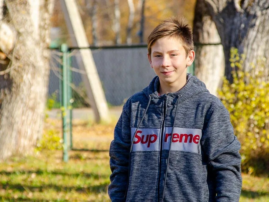 Мальчик 14 лет. Фотография подростка.