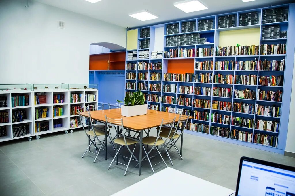 Библиотека на стремянной. Санкт-петербургская театральная библиотека. Библиотека на улице довженко. Центральная библиотека зеленограда. Интерьеры учебных заведений современные библиотеки.