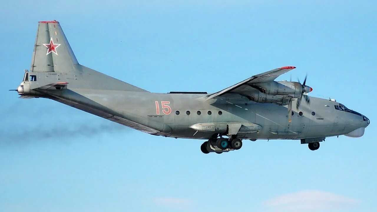 12 самолетов. Самолет АН 12. АН-12 военно-транспортный самолёт. АН 12 грузовой самолет. АН 12 ВВС России.