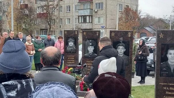 Сквер Айсберг Шебекино. Памятники в Шебекино погибших на сво. Сквер памяти погибшим на сво.