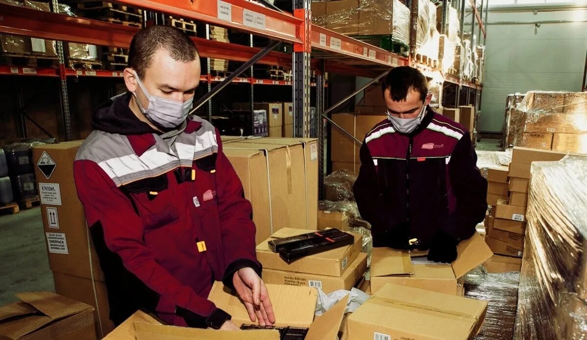 Комплектовщики ростов на дону. Работник склада автозапчастей. Работник склада. Комплектовщики ростов на дону. Комплектовщик на склад.