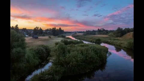 Над рекою село песня слушать