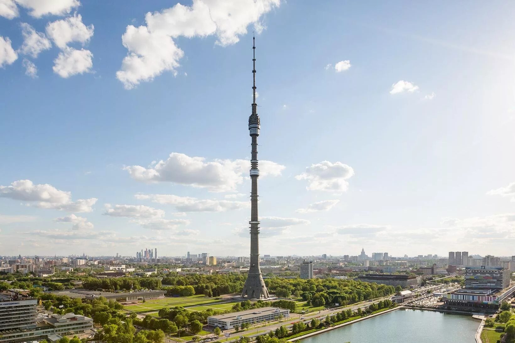 Токио тауэр башня. Токио тауэр башня. Ртрс останкинская телебашня. Останкинская телевизионная башня в москве. Токийская башня скай три.