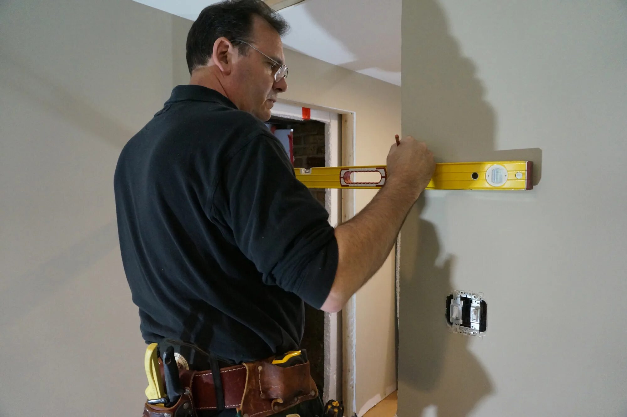 How to install and use. Interior door installer. door installation islington. doors ханг. door installer in work.
