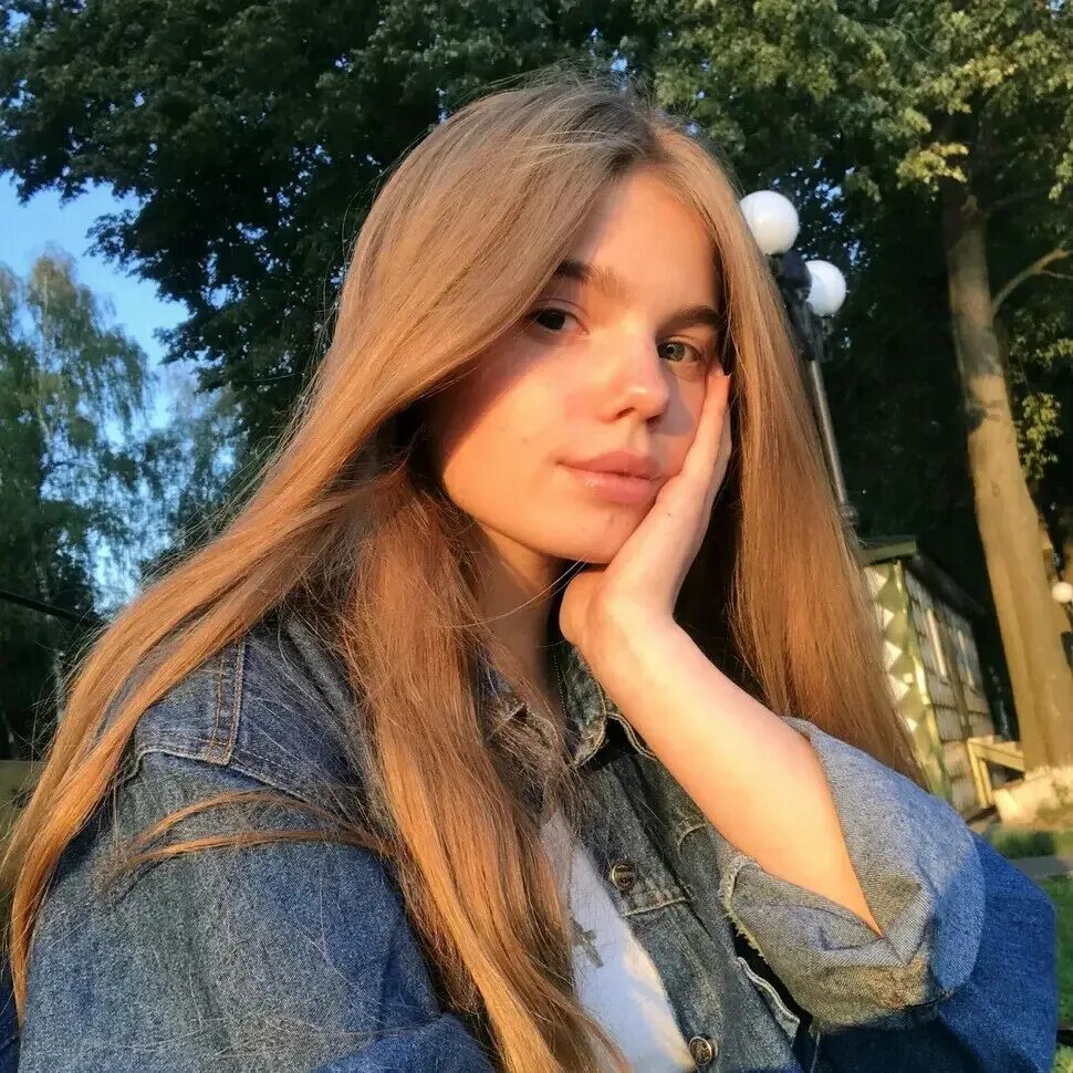 Как выглядит девушка 19
