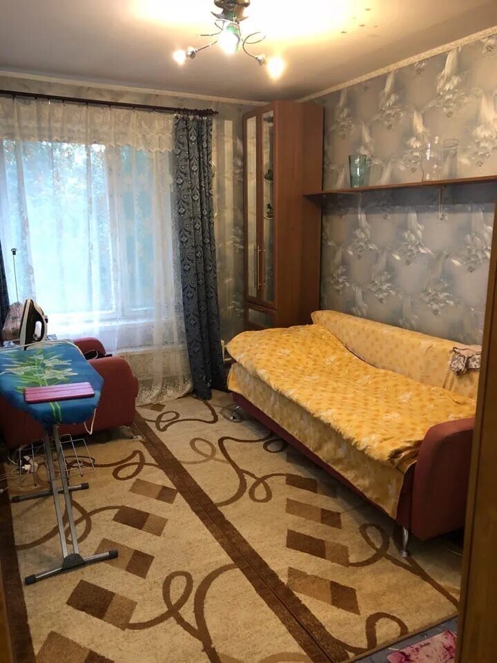 Комната метро домодедово. Сдам комнату девушке. снимать 2 комнатную квартиру метро домодедовская. комната в домодедово снять на длительный срок. комнаты в москве 2 комнатная снять.