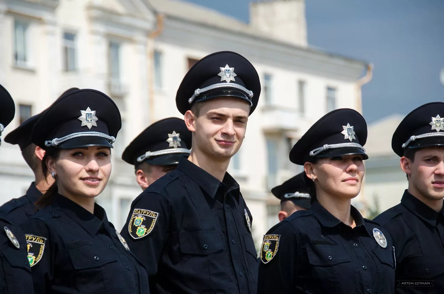 Новая полиция украины. Новая полиция украины. Форма полиции украины. Фото полицейского. Форма полиции украины.